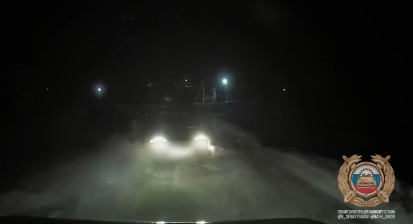 В Башкирии подросток попытался уйти от сотрудников ДПС, но застрял в сугробе