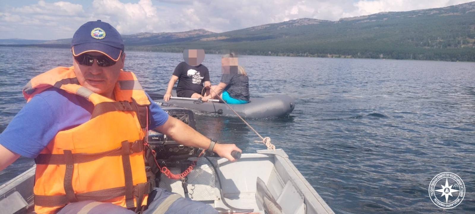 В Башкирии спасатели помогли людям на лодке на озере Талкас