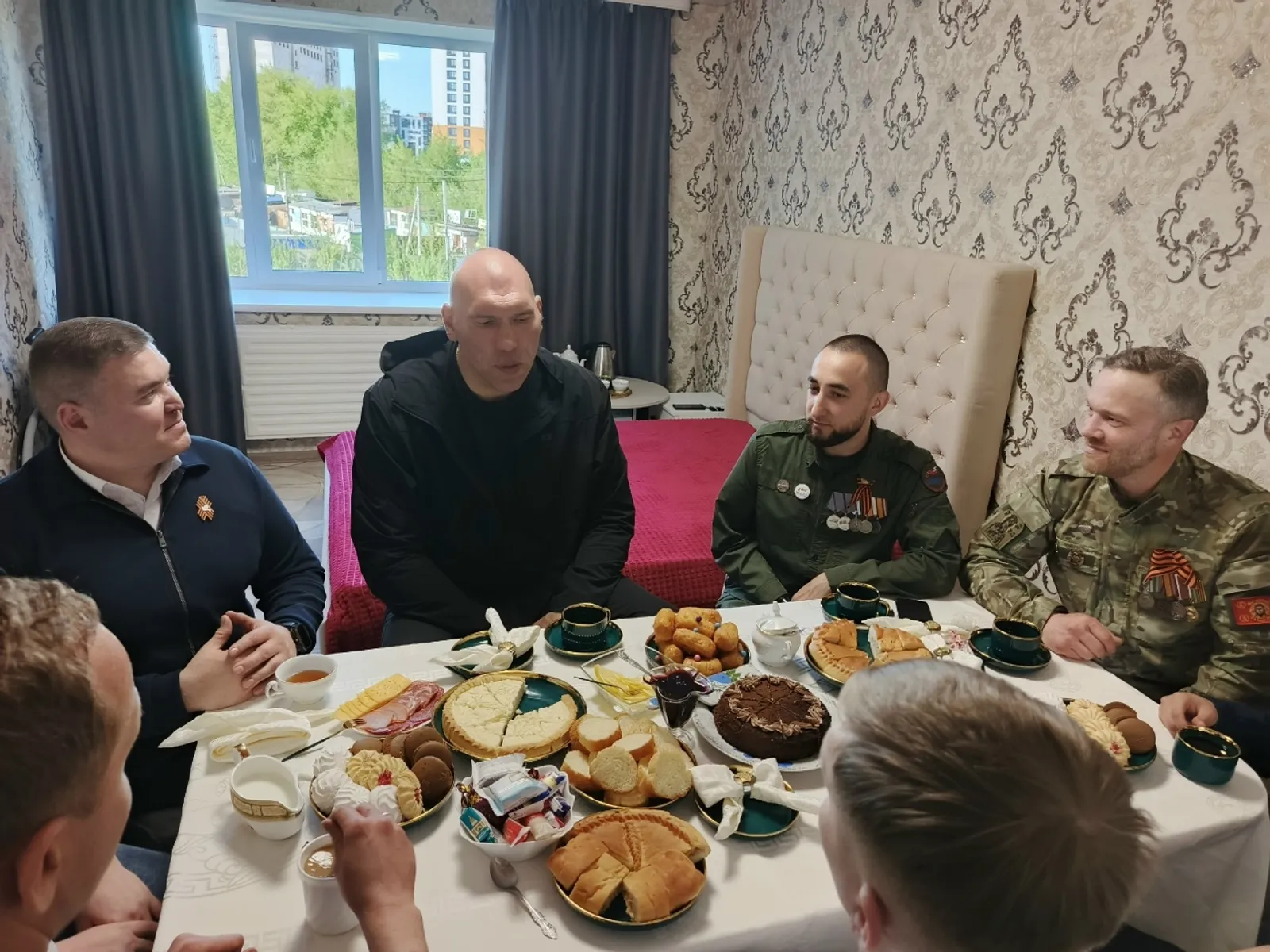 Николай Валуев посетил ветерана СВО в Стерлитамаке