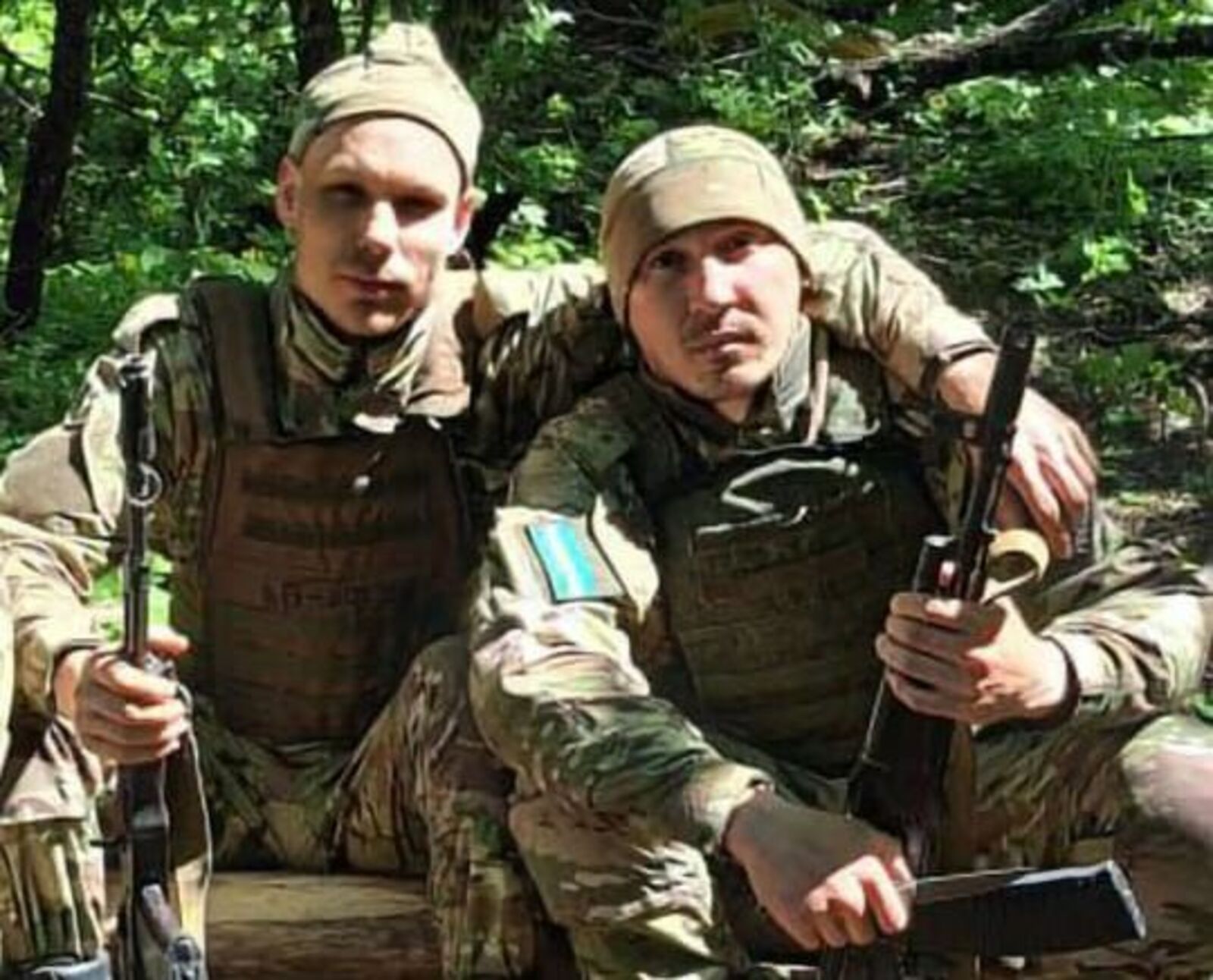 В одном полку  бойцы служили.  Пятнадцать Героями стали России