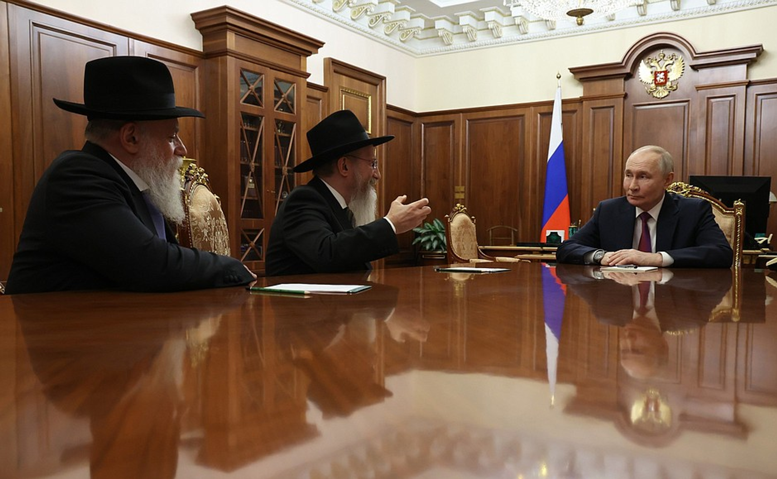 Владимир Путин встретился с главным раввином России Берлом Лазаром