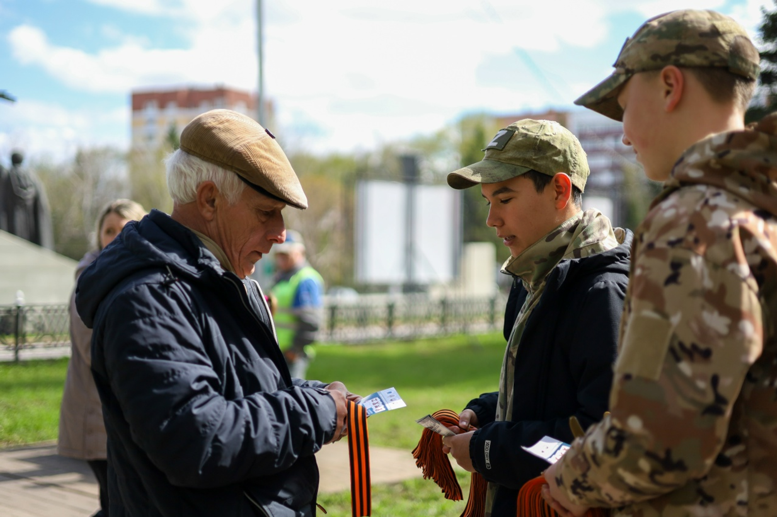 В Стерлитамаке стартовала акция "Георгиевская ленточка"