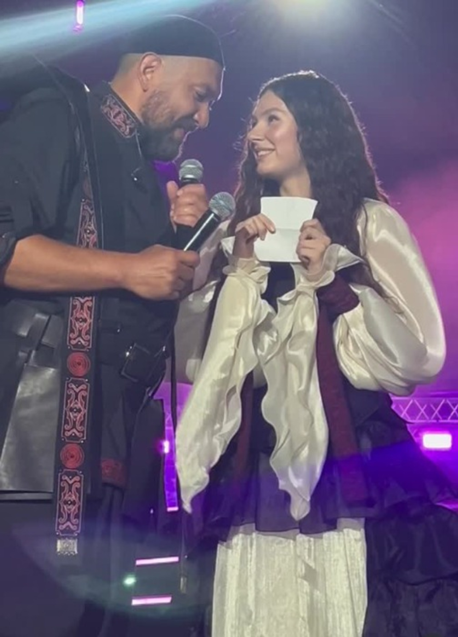 Группа AY YOLA  устроила сюрприз для будущих родителей в Крыму